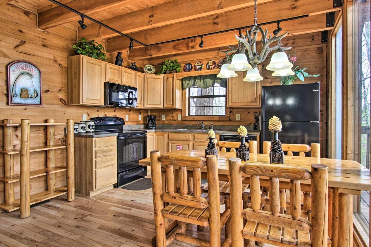 Sevierville Sanctuary Hot Tub, Pool Table And Deck! Exterior photo