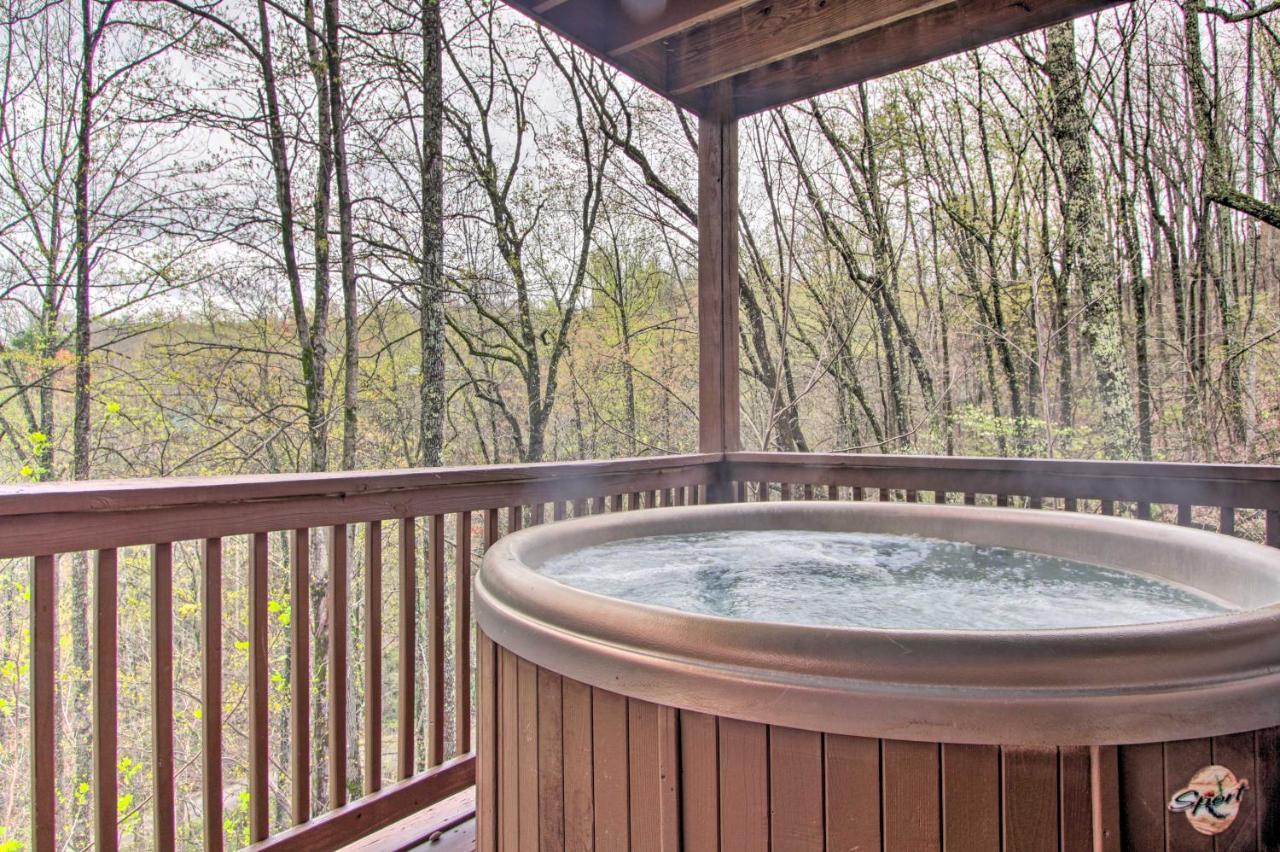 Sevierville Sanctuary Hot Tub, Pool Table And Deck! Exterior photo