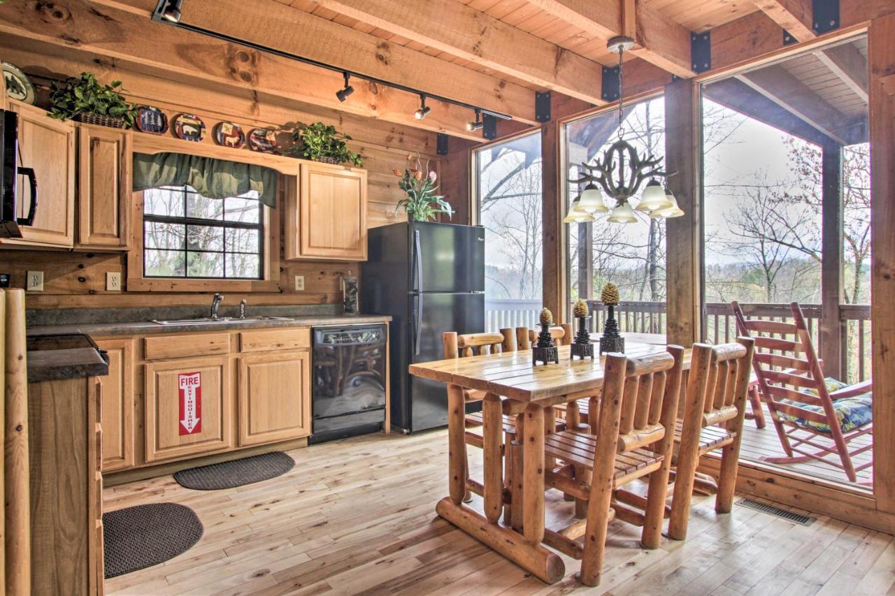 Sevierville Sanctuary Hot Tub, Pool Table And Deck! Exterior photo