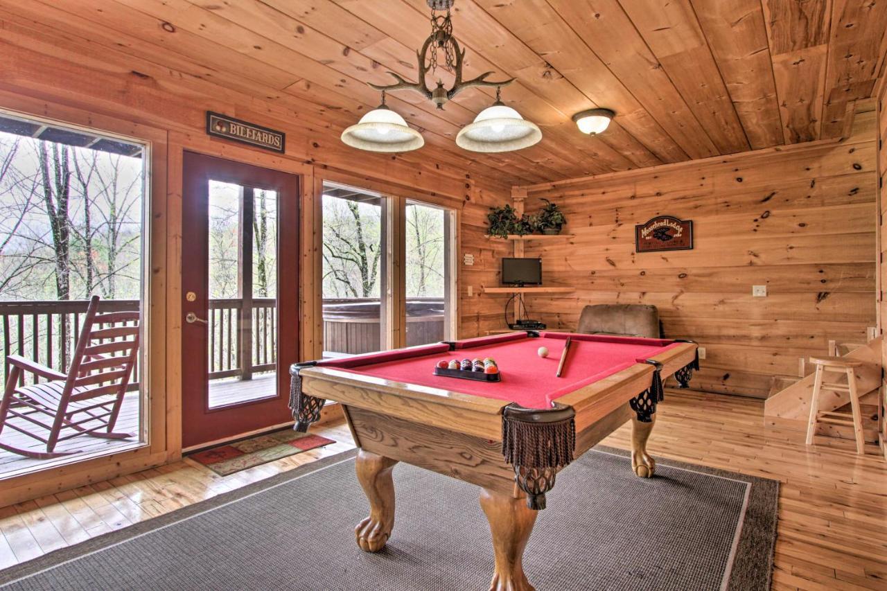 Sevierville Sanctuary Hot Tub, Pool Table And Deck! Exterior photo