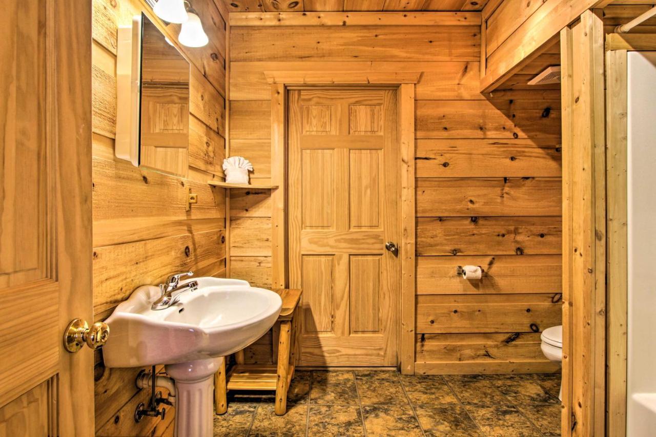 Sevierville Sanctuary Hot Tub, Pool Table And Deck! Exterior photo