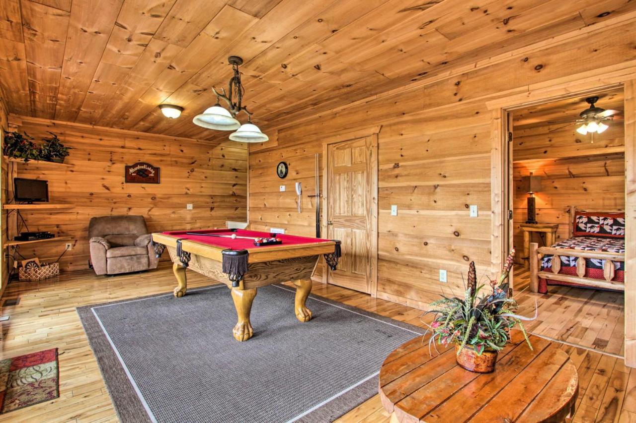 Sevierville Sanctuary Hot Tub, Pool Table And Deck! Exterior photo