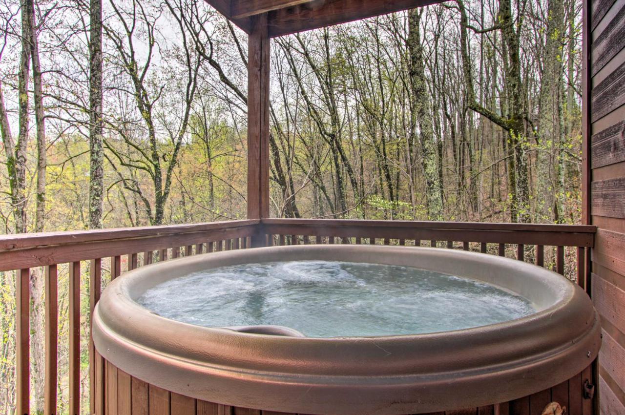 Sevierville Sanctuary Hot Tub, Pool Table And Deck! Exterior photo