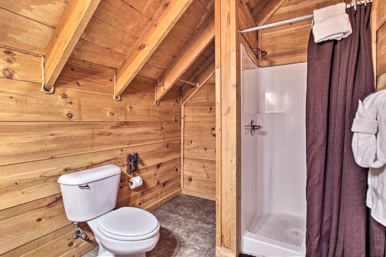 Sevierville Sanctuary Hot Tub, Pool Table And Deck! Exterior photo